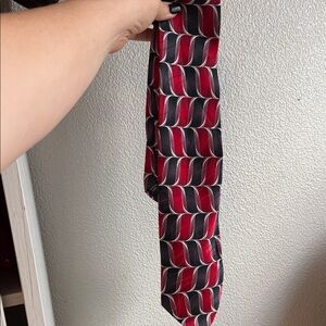 Puritan SILK Red and Black Patterned Tie